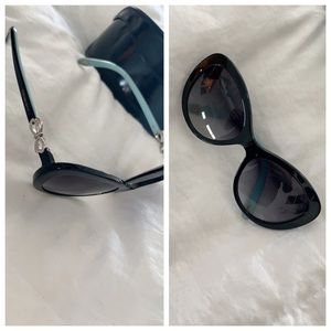 Beautiful like new designer sunglasses